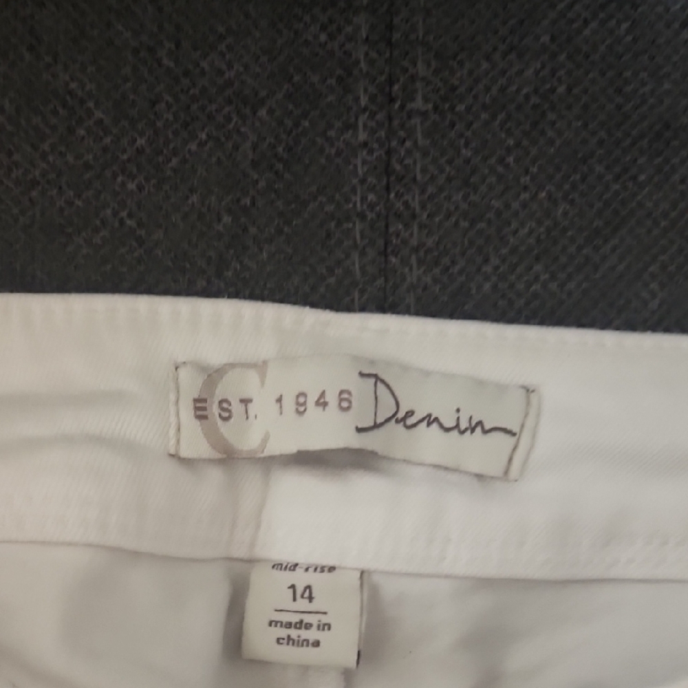 White Distressed Rolled-Hem Women’s Bermuda Shorts - Picture 2 of 5
